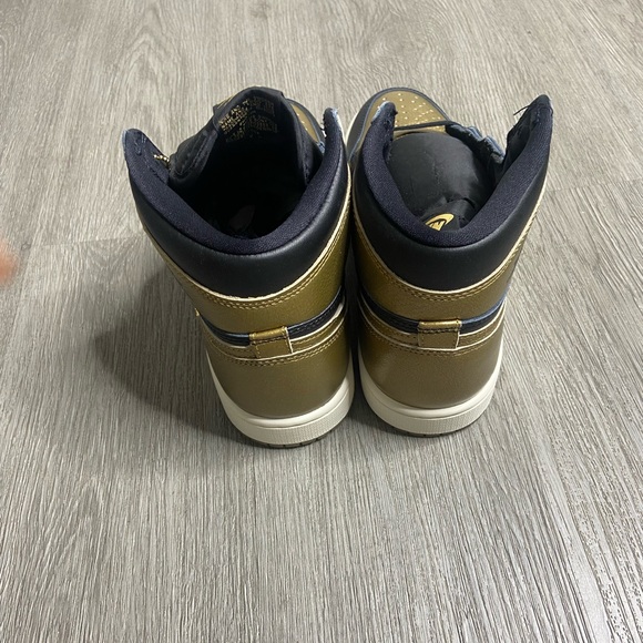 Air Jordan 1 Retro Hi OG Black Gold Mens Shoe Size 8 Gold DZ5485-071 NWT - Picture 4 of 16